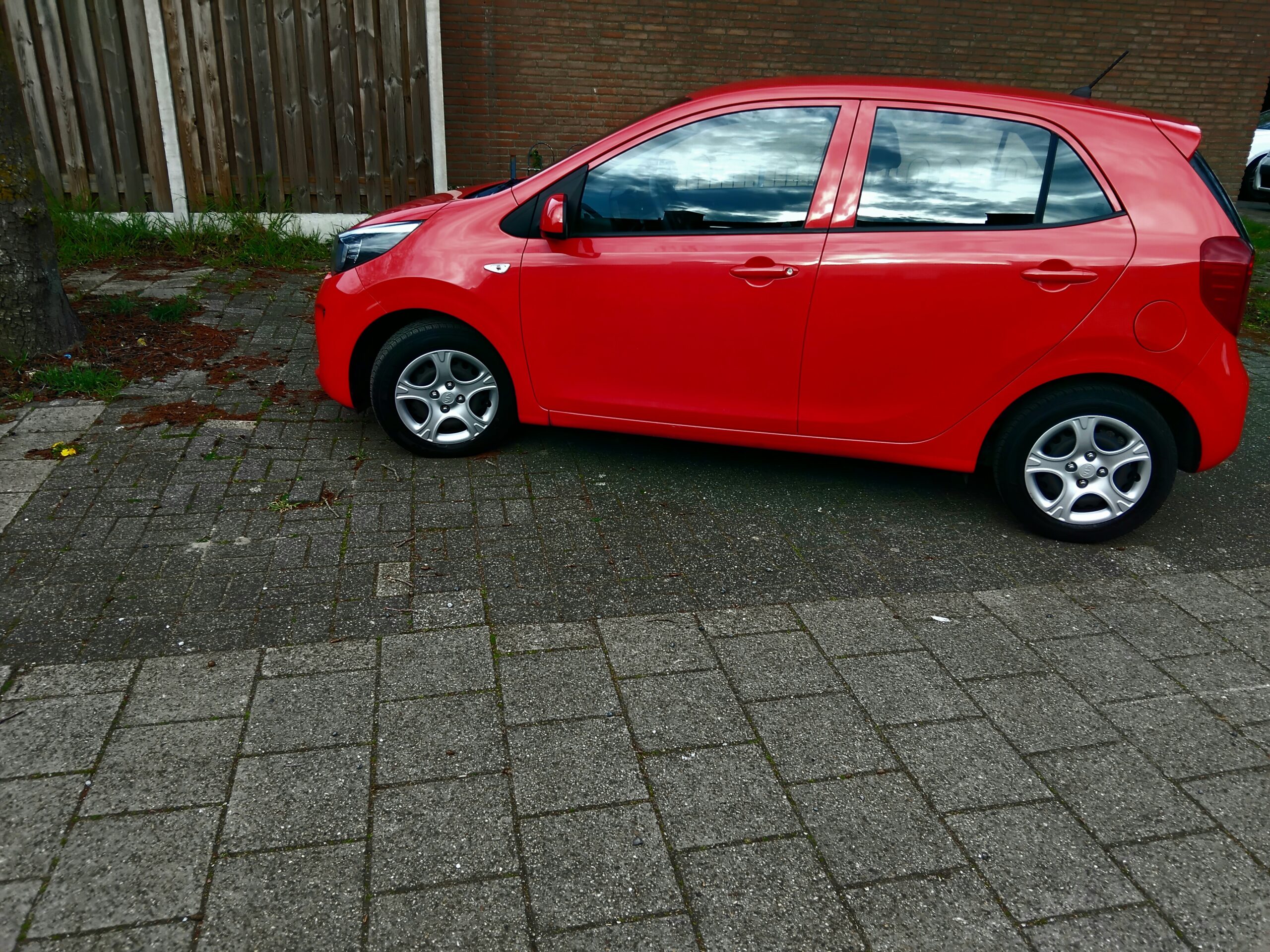 
								Kia Picanto 1.0 Active | 60,000 km | Air Conditioning | Well maintained | Economical full									