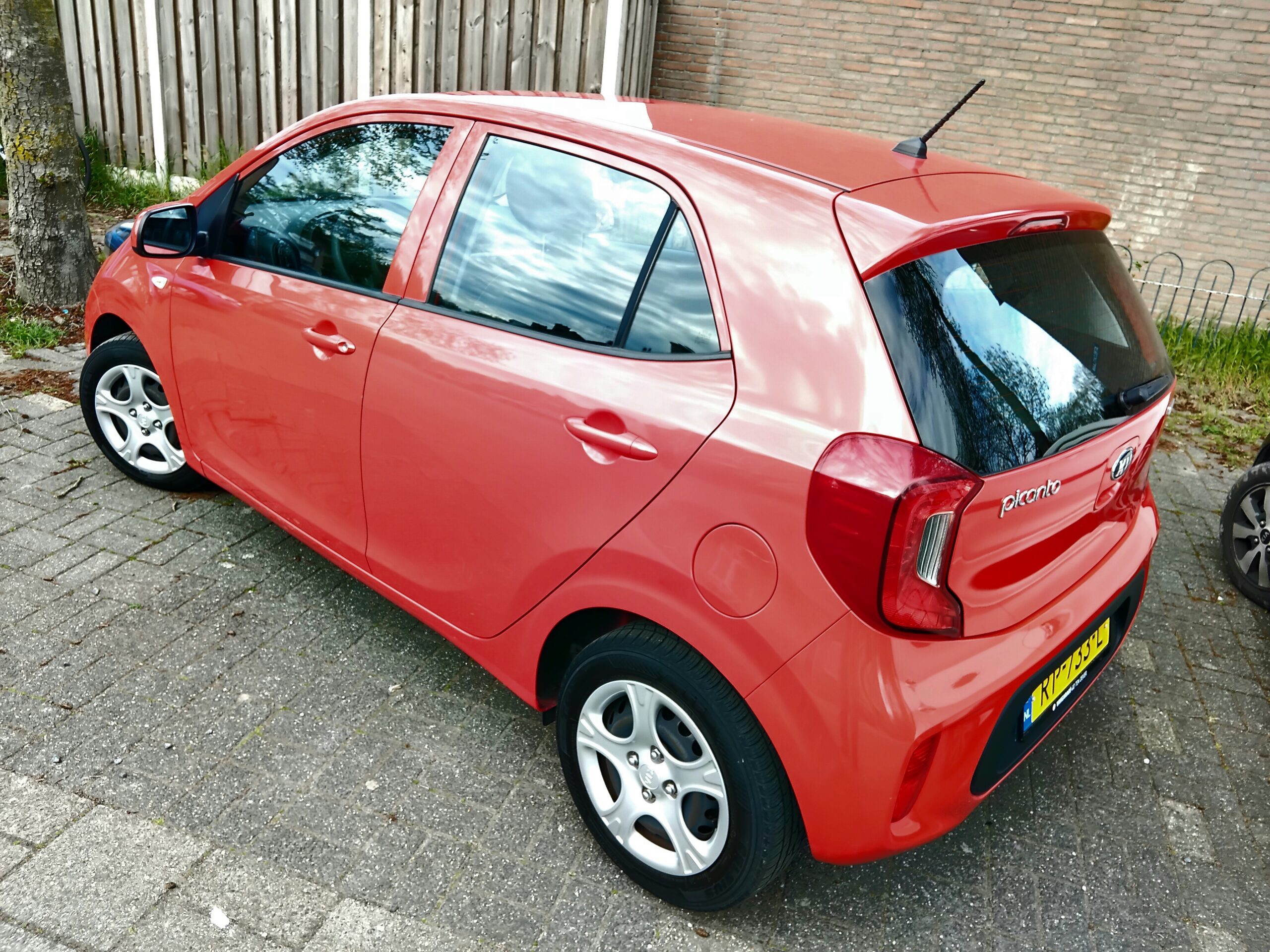 
								Kia Picanto 1.0 Active | 60,000 km | Air Conditioning | Well maintained | Economical full									