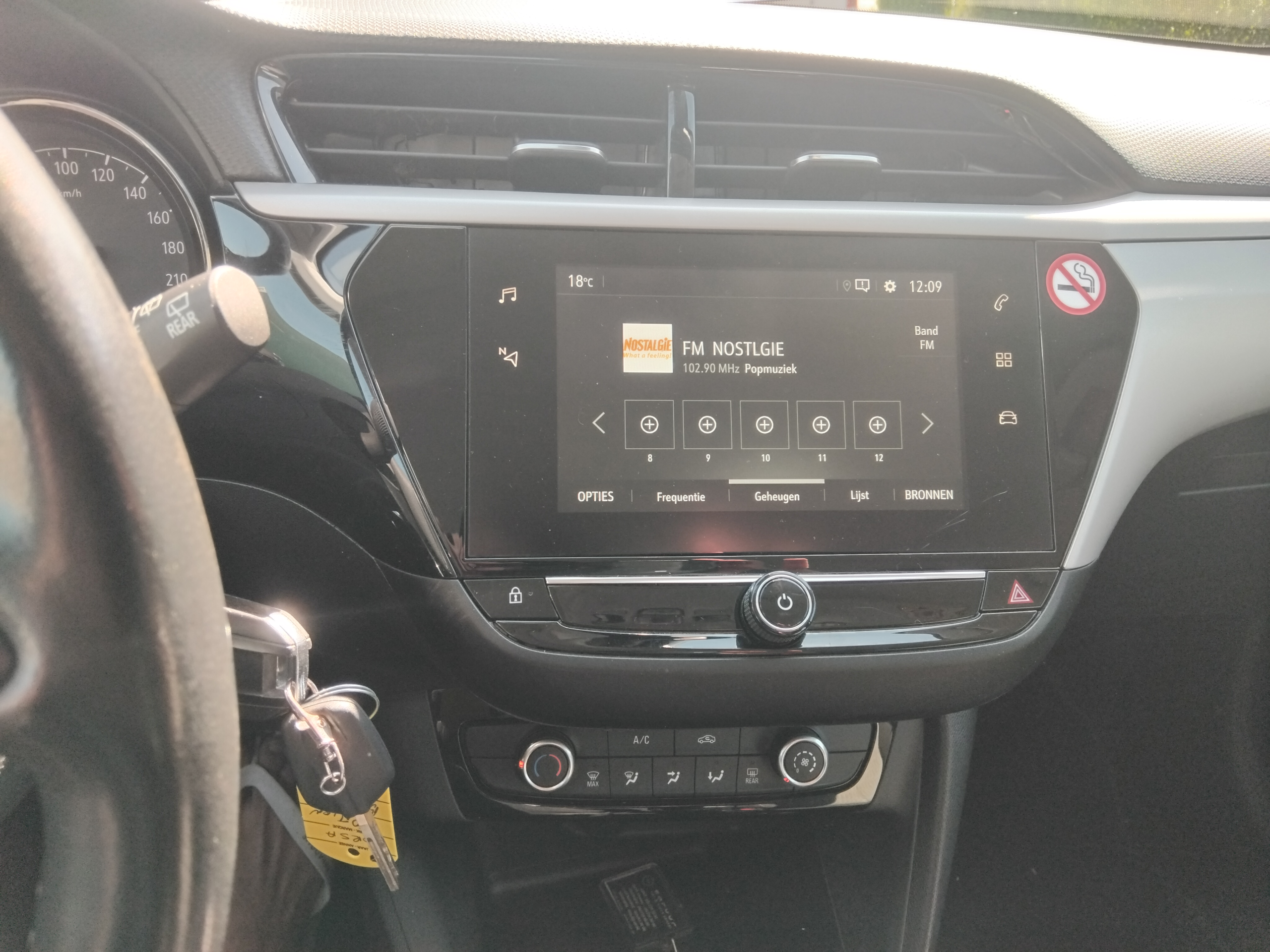 
								Opel Corsa 1.2i Edition 2022/ APK 2028/ Airco/ ready to go full									