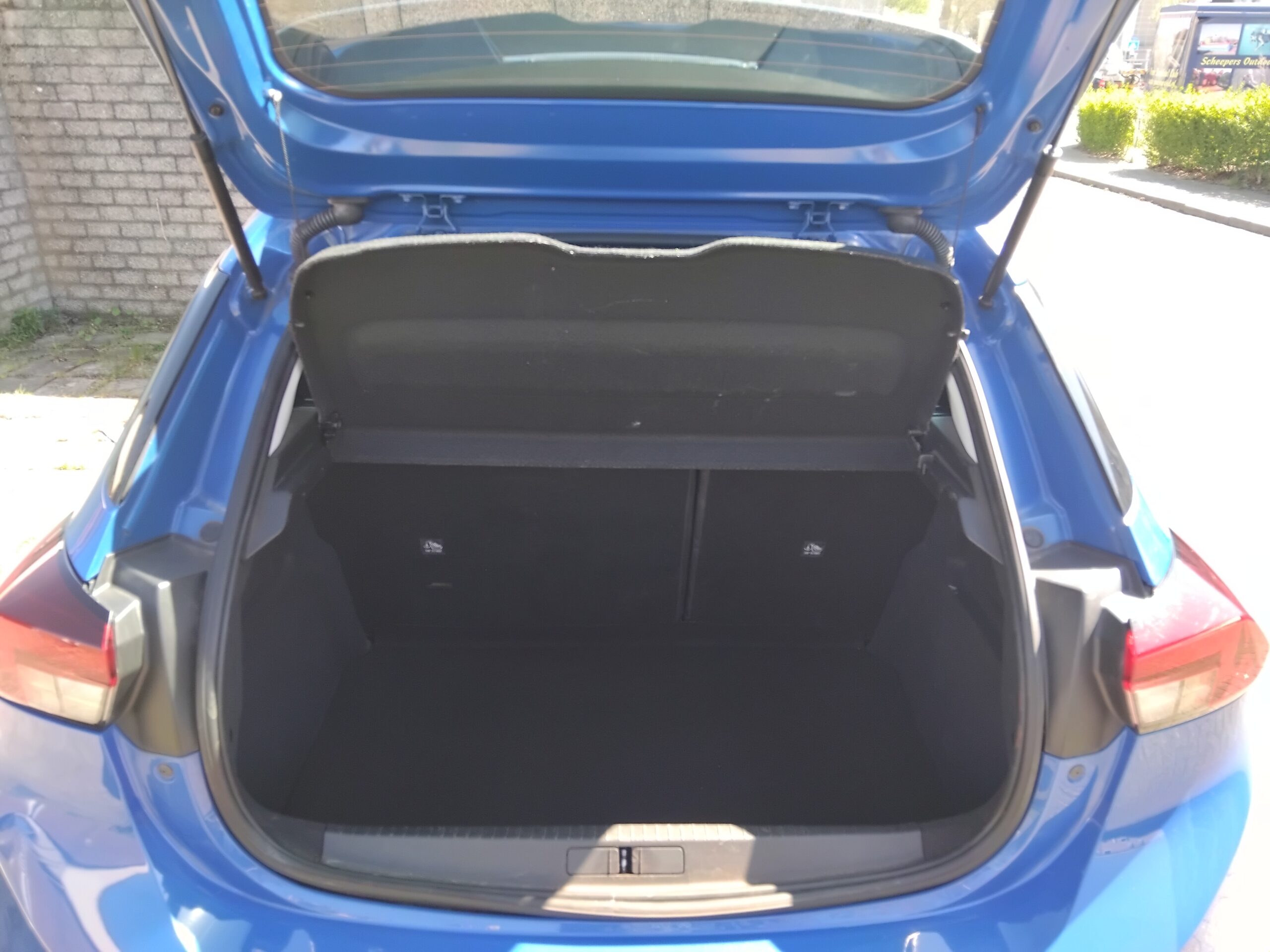 
								Opel Corsa 1.2i Edition 2022/ APK 2028/ Airco/ ready to go full									