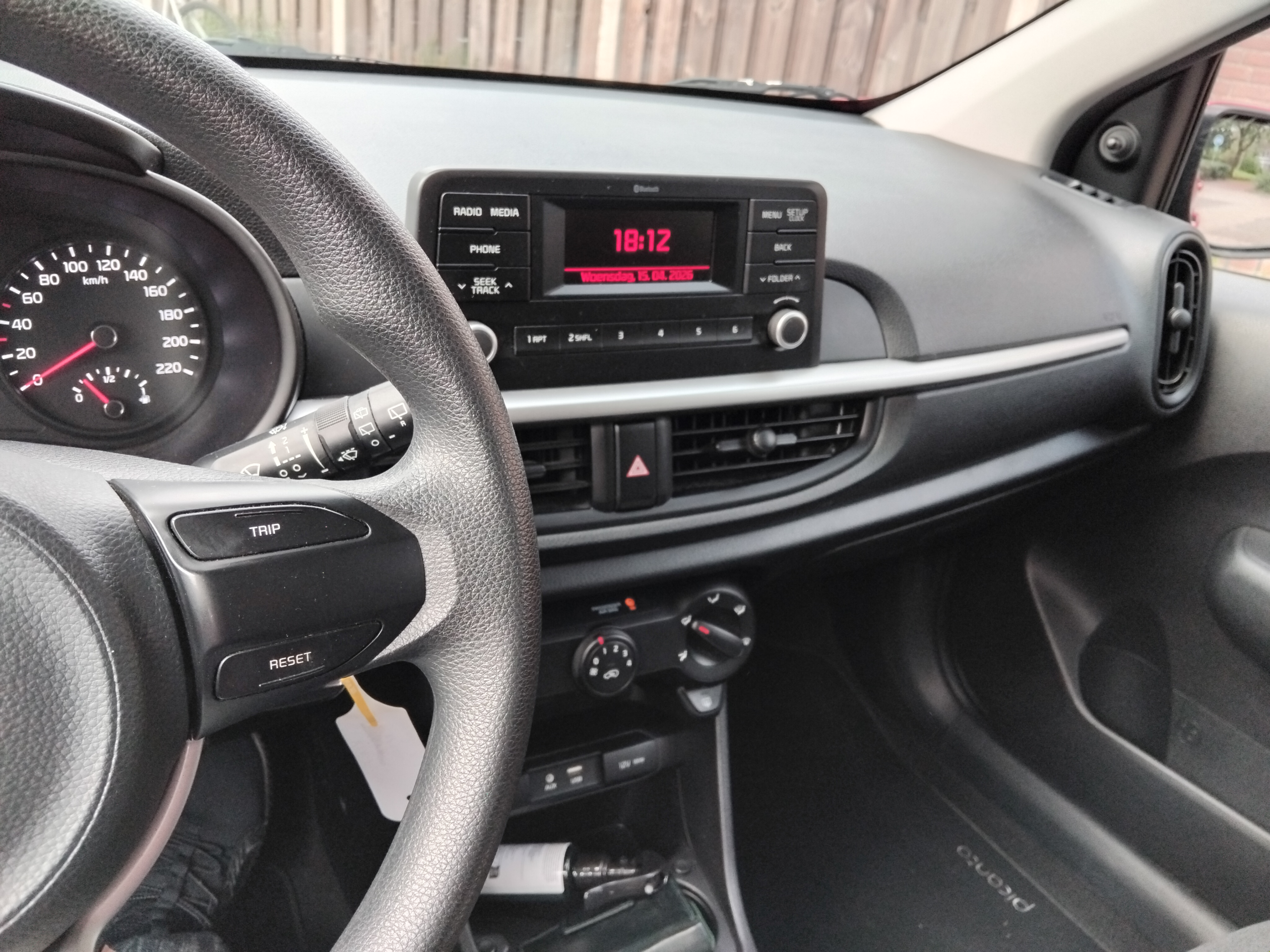 
								Kia Picanto 1.0 Active | 60,000 km | Air Conditioning | Well maintained | Economical full									